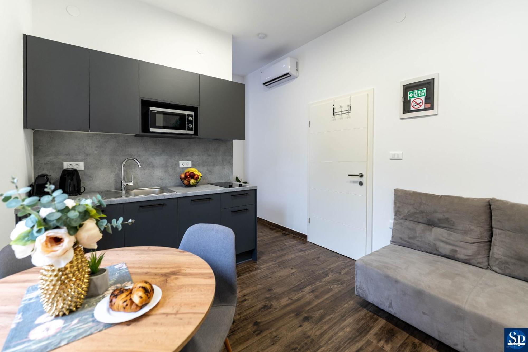 Colosseum Garden Studio Apartments Pula Exteriör bild