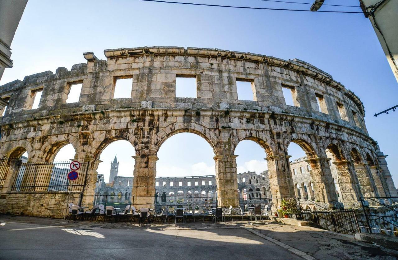 Colosseum Garden Studio Apartments Pula Exteriör bild
